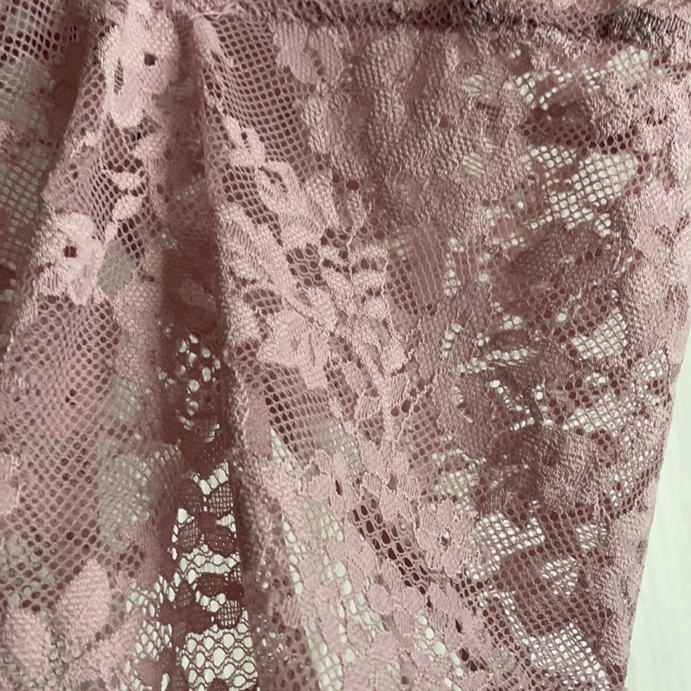 Lingerie - Picture 2 of 5